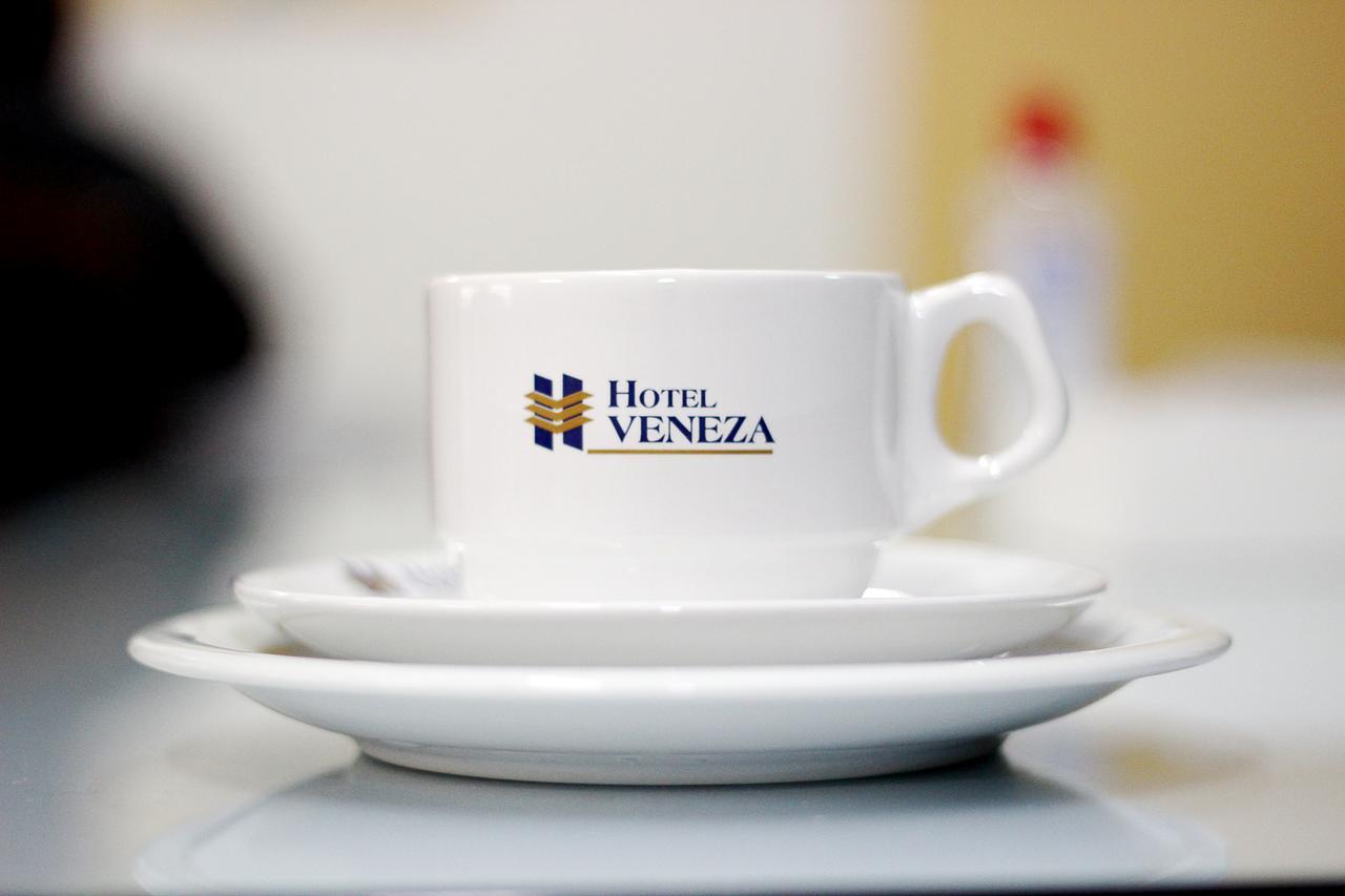 Hotel Veneza ブルスケ エクステリア 写真